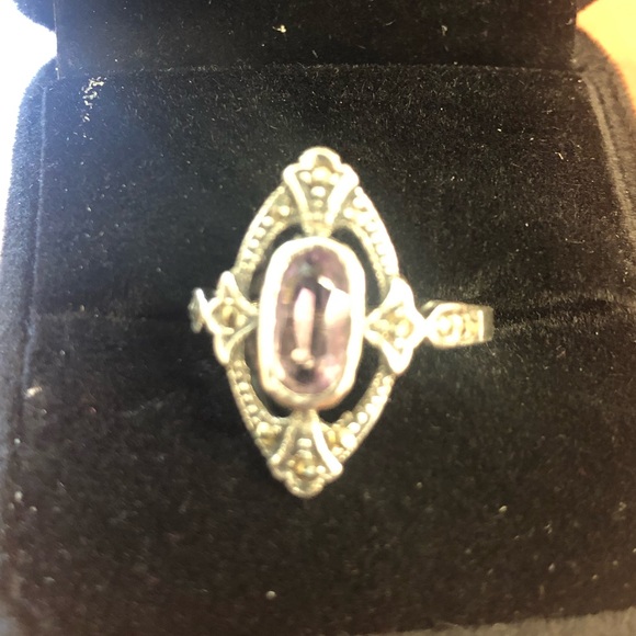 Jewelry - Vintage ring